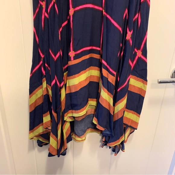 HD in Paris Dress with Handkerchief bottom - Picture 4 of 4